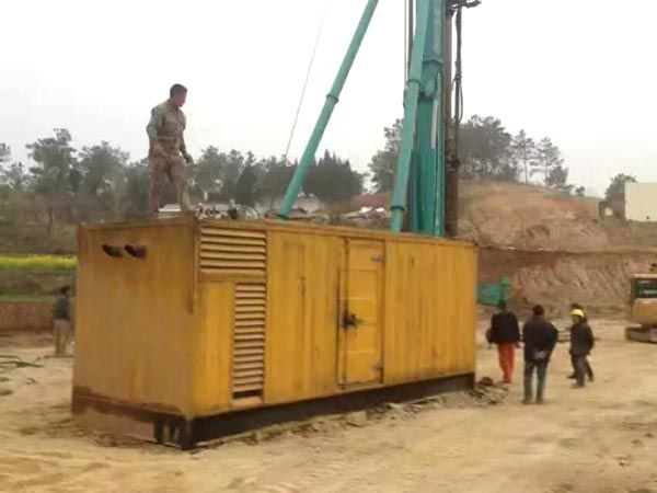 巴林右如何判断水冷式机油散热器密封件是否需要更换？